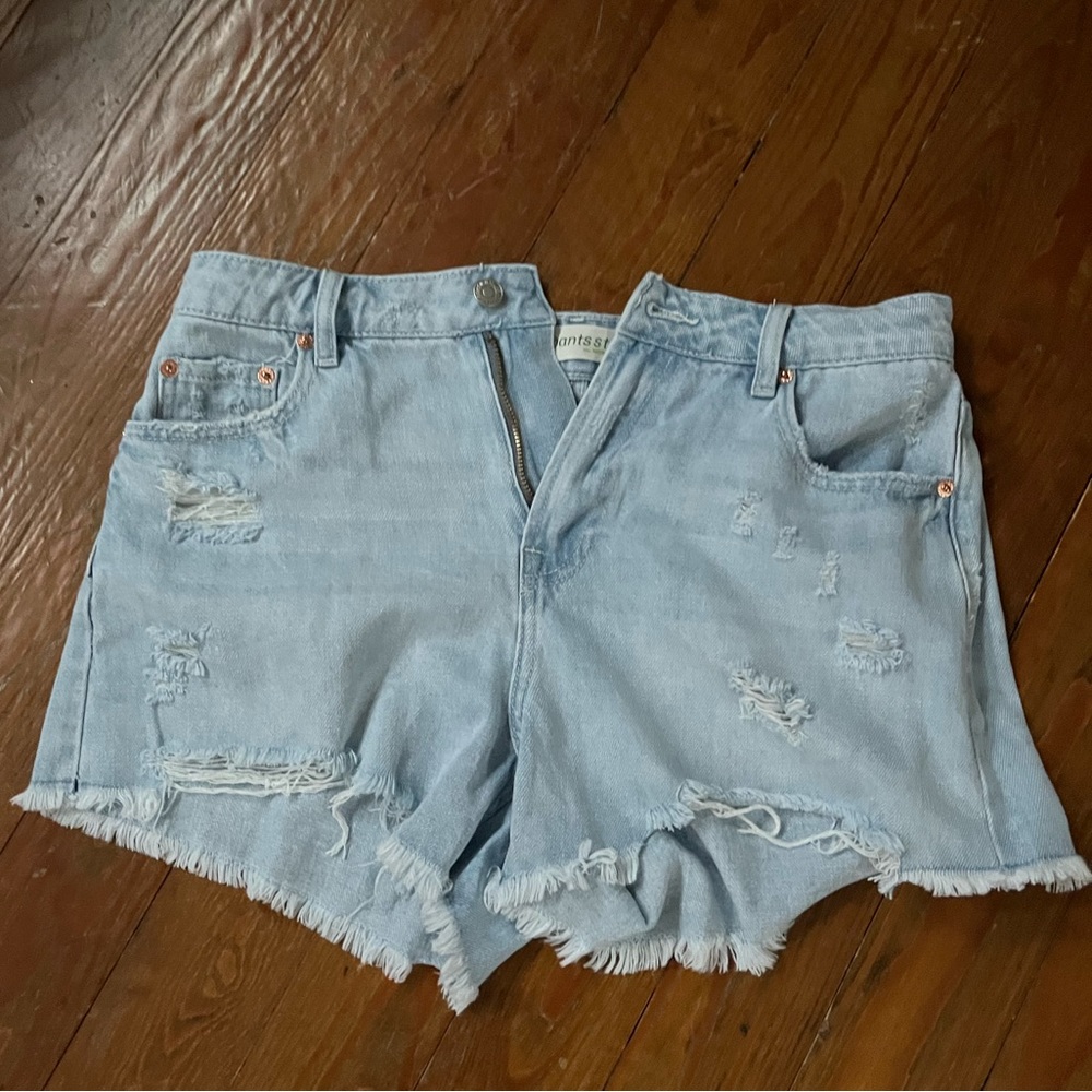 Pants Store Jean shorts. Never worn. Size Medium